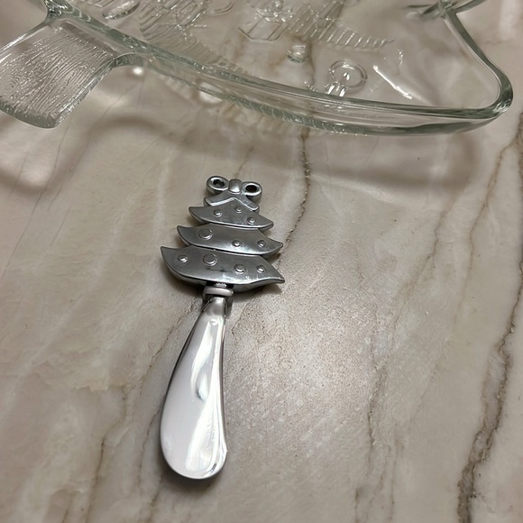 Vintage Christmas Tree Charcuterie Tray with Spreader - Picture 14 of 15